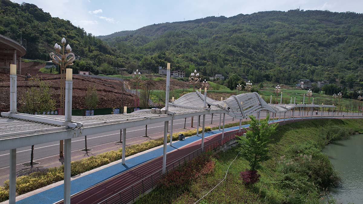 雅安熊猫长廊 (5).JPG.jpg